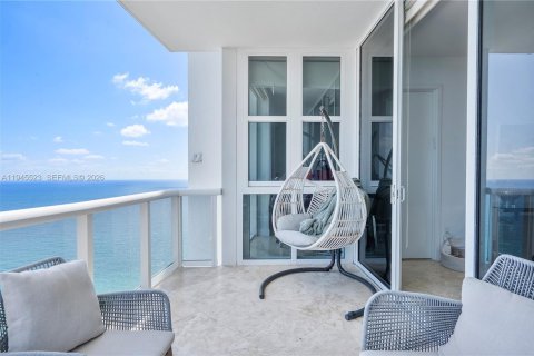 Condo in Sunny Isles Beach, Florida, 3 bedrooms  № 2003580 - photo 2