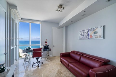 Condo in Sunny Isles Beach, Florida, 3 bedrooms  № 2003580 - photo 23