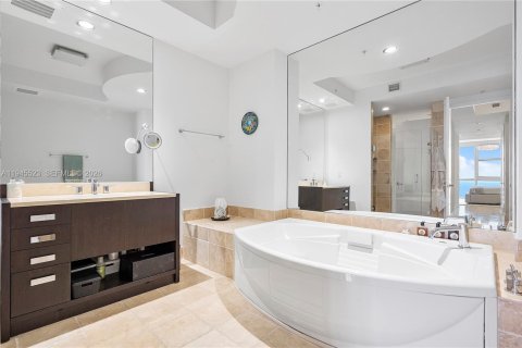 Condo in Sunny Isles Beach, Florida, 3 bedrooms  № 2003580 - photo 21