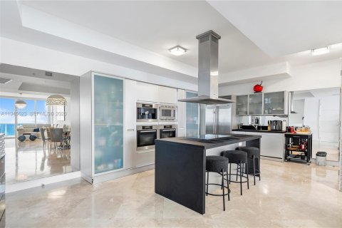 Condo in Sunny Isles Beach, Florida, 3 bedrooms  № 2003580 - photo 9