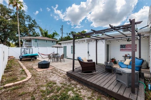 House in Saint Petersburg, Florida 4 bedrooms, 122.63 sq.m. № 2225482 - photo 27