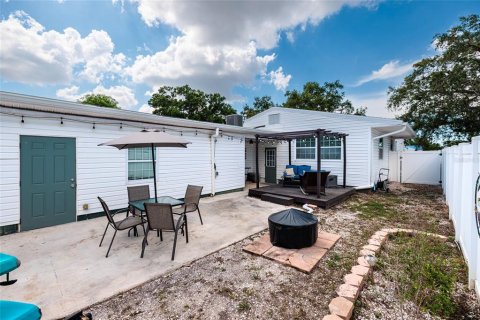 House in Saint Petersburg, Florida 4 bedrooms, 122.63 sq.m. № 2225482 - photo 28