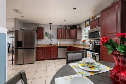 House in Saint Petersburg, Florida 4 bedrooms, 122.63 sq.m. № 2225482 - photo 14