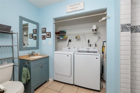 House in Saint Petersburg, Florida 4 bedrooms, 122.63 sq.m. № 2225482 - photo 24