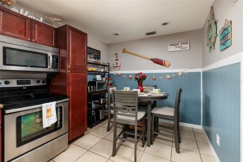 House in Saint Petersburg, Florida 4 bedrooms, 122.63 sq.m. № 2225482 - photo 15