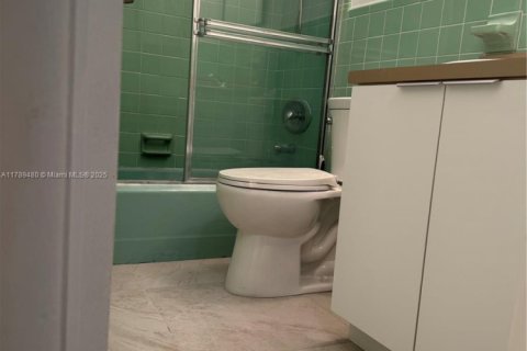 Condominio en venta en North Miami Beach, Florida, 2 dormitorios, 69.68 m2 № 1981079 - foto 12