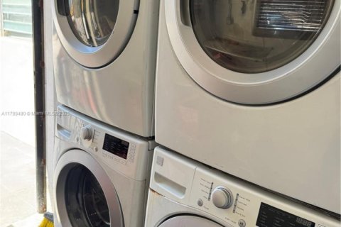 Condominio en venta en North Miami Beach, Florida, 2 dormitorios, 69.68 m2 № 1981079 - foto 15