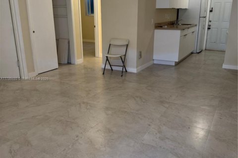 Condominio en venta en North Miami Beach, Florida, 2 dormitorios, 69.68 m2 № 1981079 - foto 8