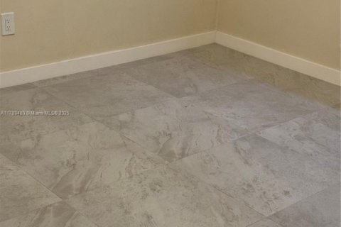 Condominio en venta en North Miami Beach, Florida, 2 dormitorios, 69.68 m2 № 1981079 - foto 13