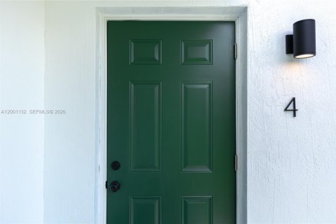 House in Miramar, Florida 1 bedroom, 176.33 sq.m. № 2069388 - photo 2