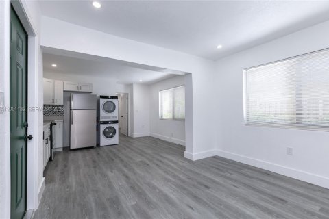 House in Miramar, Florida 1 bedroom, 176.33 sq.m. № 2069388 - photo 9