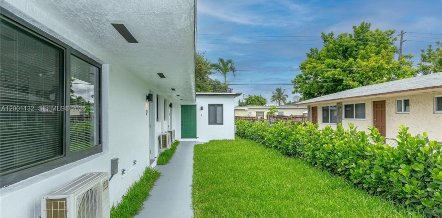 House in Miramar, Florida 1 bedroom, 176.33 sq.m. № 2069388