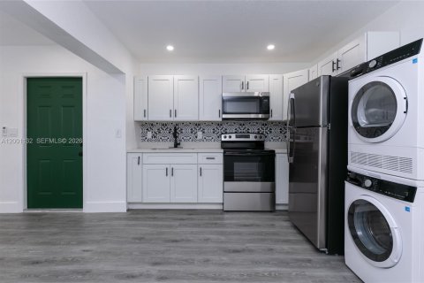 House in Miramar, Florida 1 bedroom, 176.33 sq.m. № 2069388 - photo 5