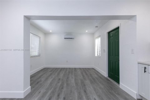 House in Miramar, Florida 1 bedroom, 176.33 sq.m. № 2069388 - photo 7