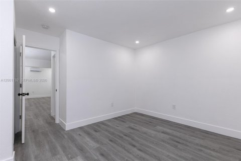 House in Miramar, Florida 1 bedroom, 176.33 sq.m. № 2069388 - photo 13