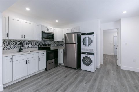 House in Miramar, Florida 1 bedroom, 176.33 sq.m. № 2069388 - photo 4