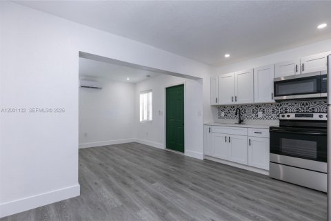 House in Miramar, Florida 1 bedroom, 176.33 sq.m. № 2069388 - photo 6