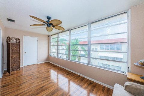 Copropriété à vendre à Gulfport, Floride: 1 chambre, 98.48 m2 № 1527227 - photo 7