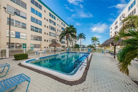 Copropriété à vendre à Gulfport, Floride: 1 chambre, 98.48 m2 № 1527227 - photo 18