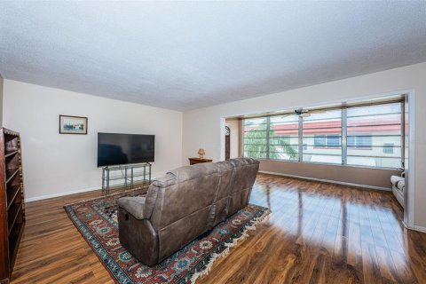 Copropriété à vendre à Gulfport, Floride: 1 chambre, 98.48 m2 № 1527227 - photo 6