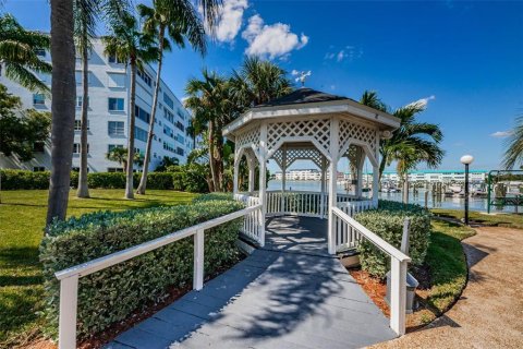 Copropriété à vendre à Gulfport, Floride: 1 chambre, 98.48 m2 № 1527227 - photo 17