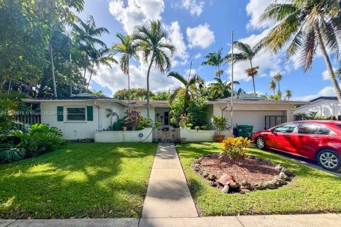 Casa en venta en Cutler Bay, Florida, 3 dormitorios, 140.47 m2 № 1951022 - foto 2