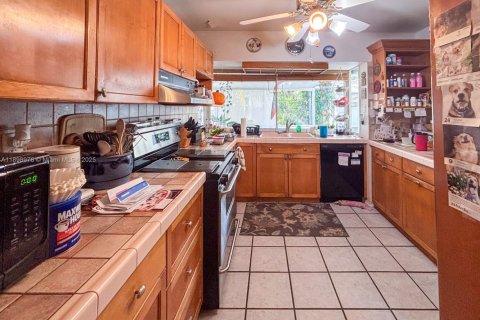Casa en venta en Cutler Bay, Florida, 3 dormitorios, 140.47 m2 № 1951022 - foto 6