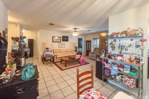 Casa en venta en Cutler Bay, Florida, 3 dormitorios, 140.47 m2 № 1951022 - foto 4