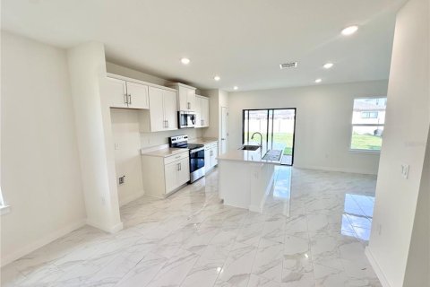House in Lakeland, Florida 4 bedrooms, 216.83 sq.m. № 1687475 - photo 5