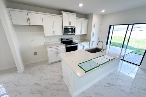 House in Lakeland, Florida 4 bedrooms, 216.83 sq.m. № 1687475 - photo 6