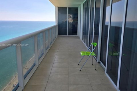 Condo in Hallandale Beach, Florida, 3 bedrooms  № 2030314 - photo 10