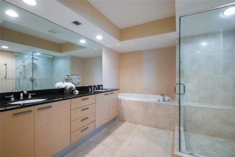 Condo in Hallandale Beach, Florida, 3 bedrooms  № 2030314 - photo 12