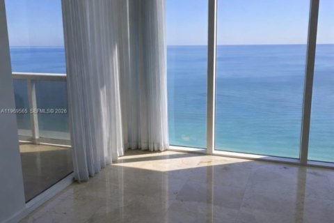 Condo in Hallandale Beach, Florida, 3 bedrooms  № 2030314 - photo 9