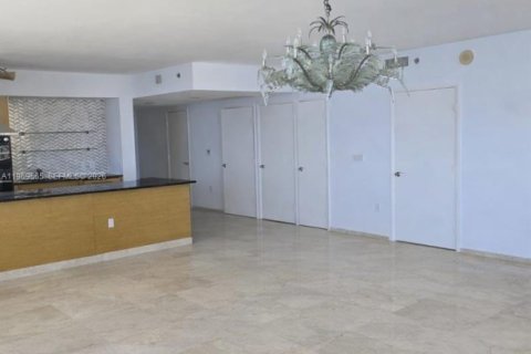Condo in Hallandale Beach, Florida, 3 bedrooms  № 2030314 - photo 6