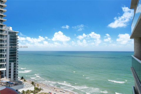 Condo in Hallandale Beach, Florida, 3 bedrooms  № 2030314