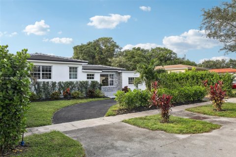 Casa en venta en North Miami, Florida, 4 dormitorios, 219.16 m2 № 1970137 - foto 4