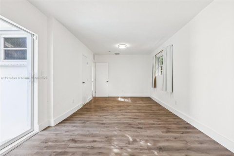 Casa en venta en North Miami, Florida, 4 dormitorios, 219.16 m2 № 1970137 - foto 30