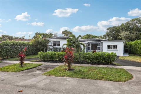 Casa en venta en North Miami, Florida, 4 dormitorios, 219.16 m2 № 1970137 - foto 3