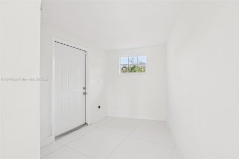 Casa en venta en North Miami, Florida, 4 dormitorios, 219.16 m2 № 1970137 - foto 9