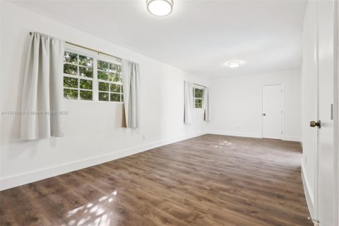 Casa en venta en North Miami, Florida, 4 dormitorios, 219.16 m2 № 1970137 - foto 25