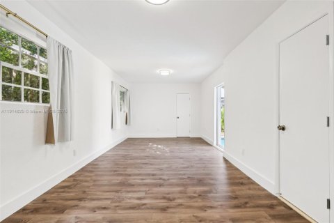 Casa en venta en North Miami, Florida, 4 dormitorios, 219.16 m2 № 1970137 - foto 26