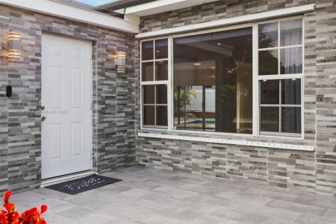 Casa en venta en North Miami, Florida, 4 dormitorios, 219.16 m2 № 1970137 - foto 8