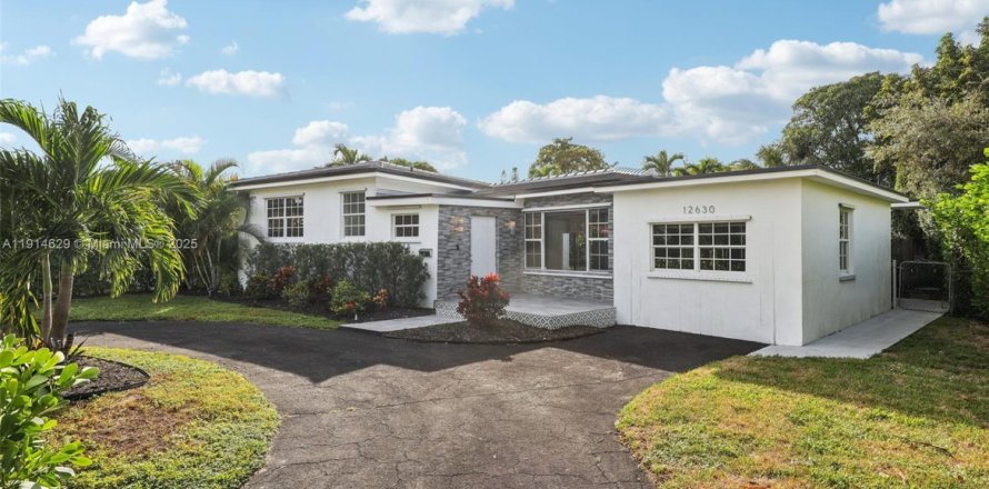 Casa en North Miami, Florida 4 dormitorios, 219.16 m2 № 1970137