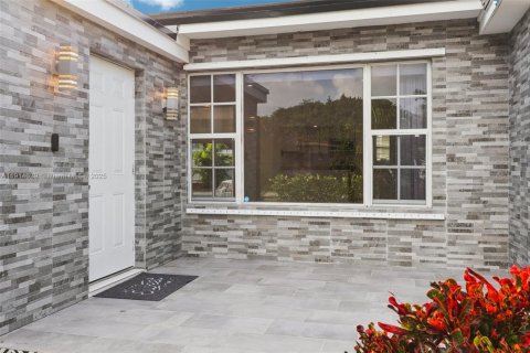 Casa en venta en North Miami, Florida, 4 dormitorios, 219.16 m2 № 1970137 - foto 7