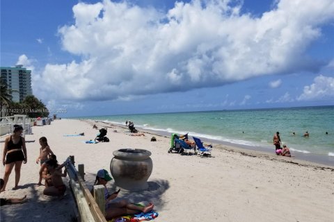 Снять в аренду кондоминиум в Халландейл-Бич, Флорида 1 спальня, 84.08м2, № 1991025 - фото 30