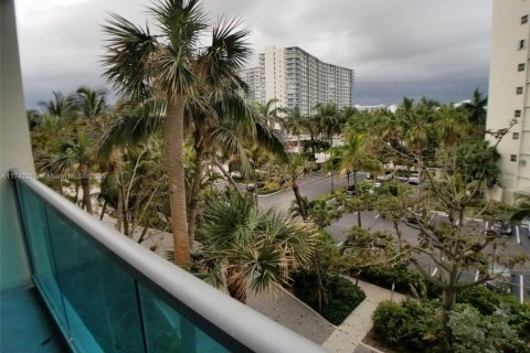 Снять в аренду кондоминиум в Халландейл-Бич, Флорида 1 спальня, 84.08м2, № 1991025 - фото 24