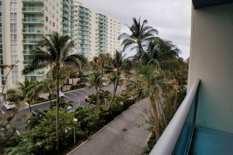 Снять в аренду кондоминиум в Халландейл-Бич, Флорида 1 спальня, 84.08м2, № 1991025 - фото 23