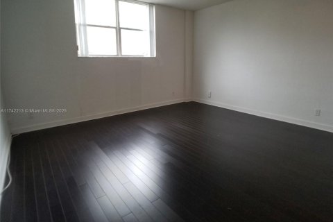 Снять в аренду кондоминиум в Халландейл-Бич, Флорида 1 спальня, 84.08м2, № 1991025 - фото 15