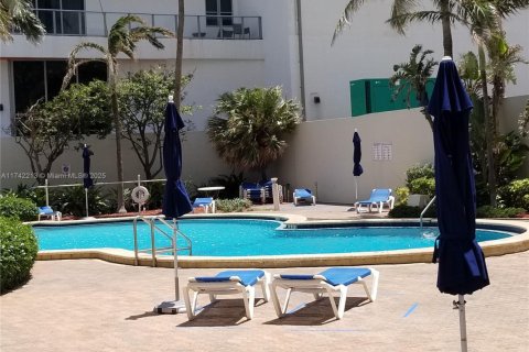 Снять в аренду кондоминиум в Халландейл-Бич, Флорида 1 спальня, 84.08м2, № 1991025 - фото 29