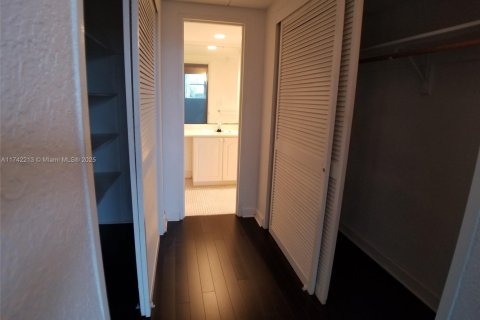Снять в аренду кондоминиум в Халландейл-Бич, Флорида 1 спальня, 84.08м2, № 1991025 - фото 17